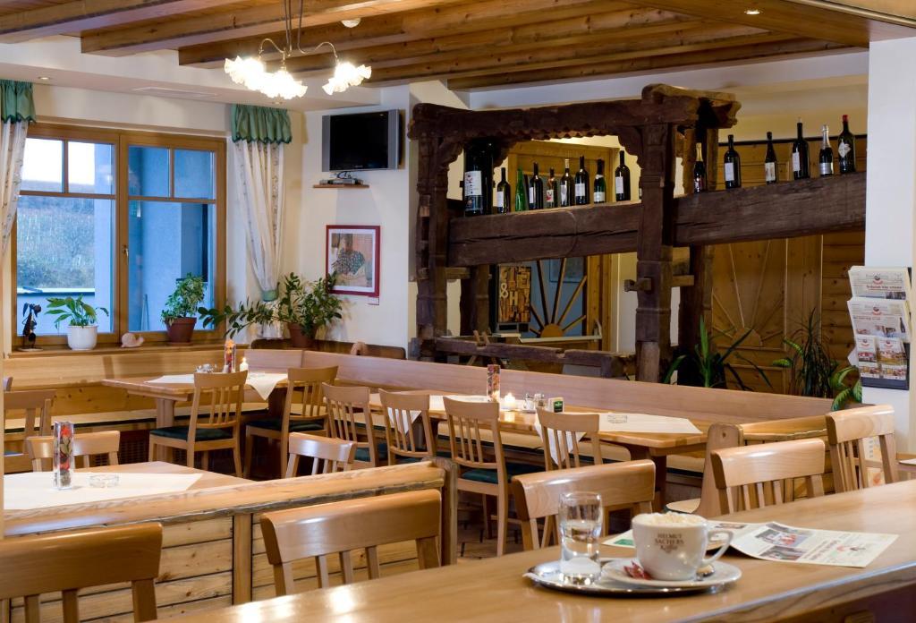 Hotel Neustifter Poysdorf Exterior photo